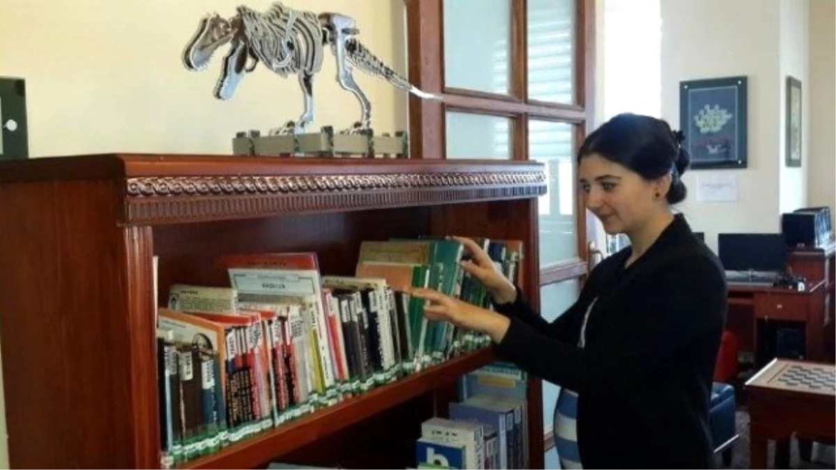 Sinop\'ta Kadınlar Erkeklerden Daha Fazla Kütüphaneye Gidiyor