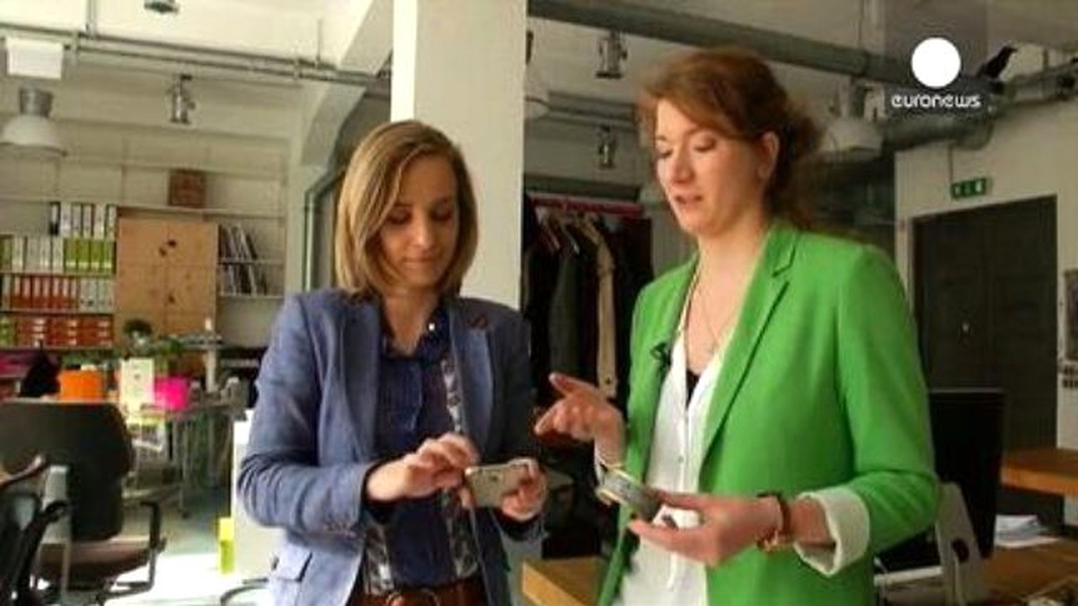 10 Saniyede Desen Değiştiren Elektronik Bileklikler Satışa Sunuldu