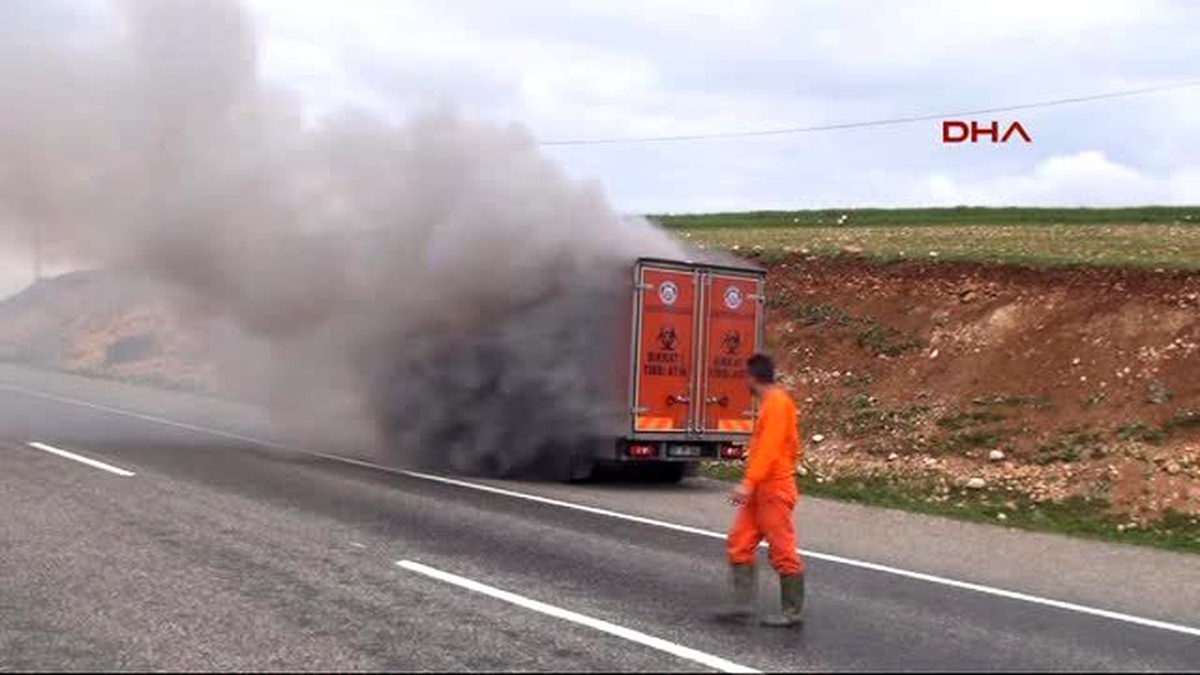 Adıyaman Tıbbi Atık Toplama Aracında Yangın