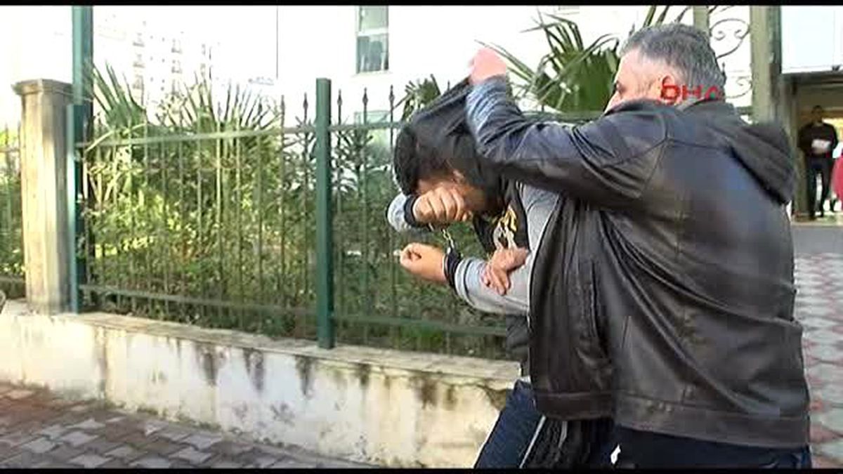 Antalya \'Polisiz\' Diyerek Gurbetçileri Dolandırdılar