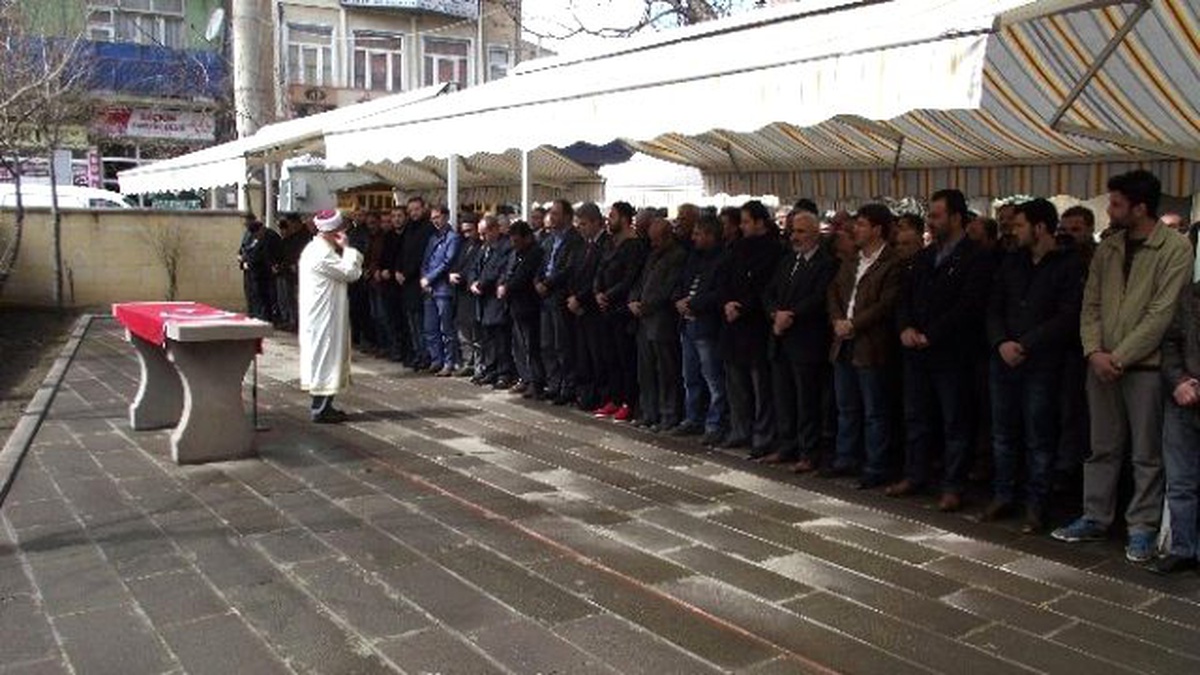 Bayburt\'ta Savcı Mehmet Selim Kiraz İçin Gıyabi Cenaze Namazı Kılındı