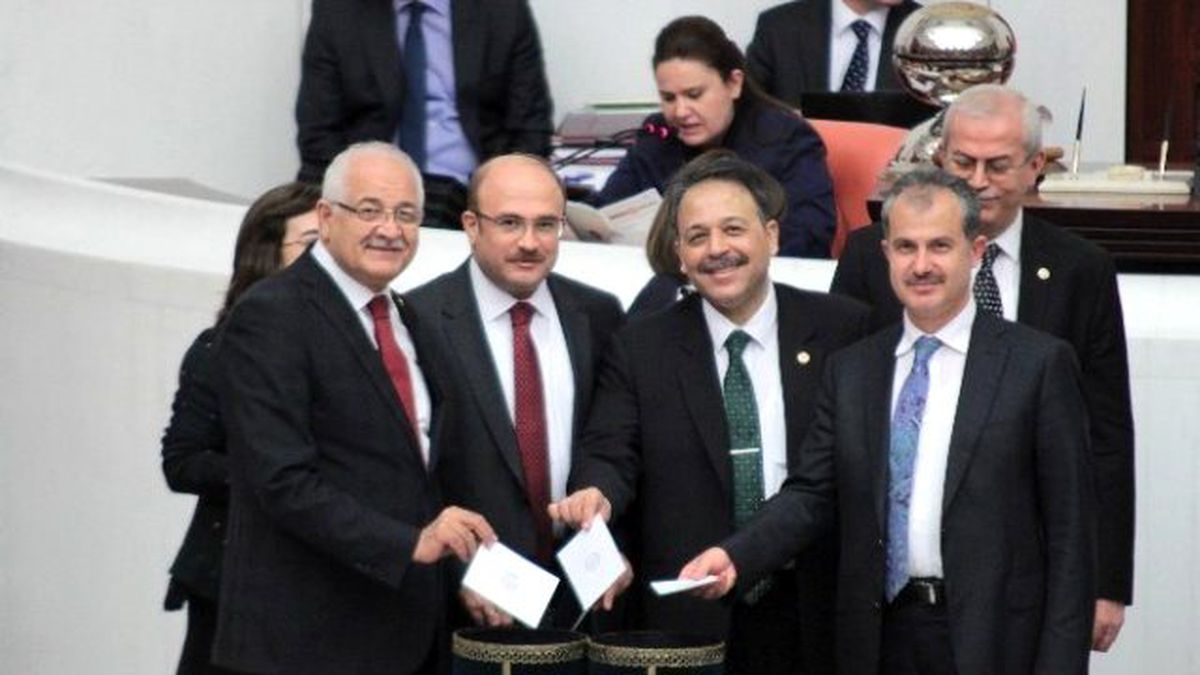 CHP\'nin Eski Bakan Ala Hakkında Verdiği Önerge Reddedildi