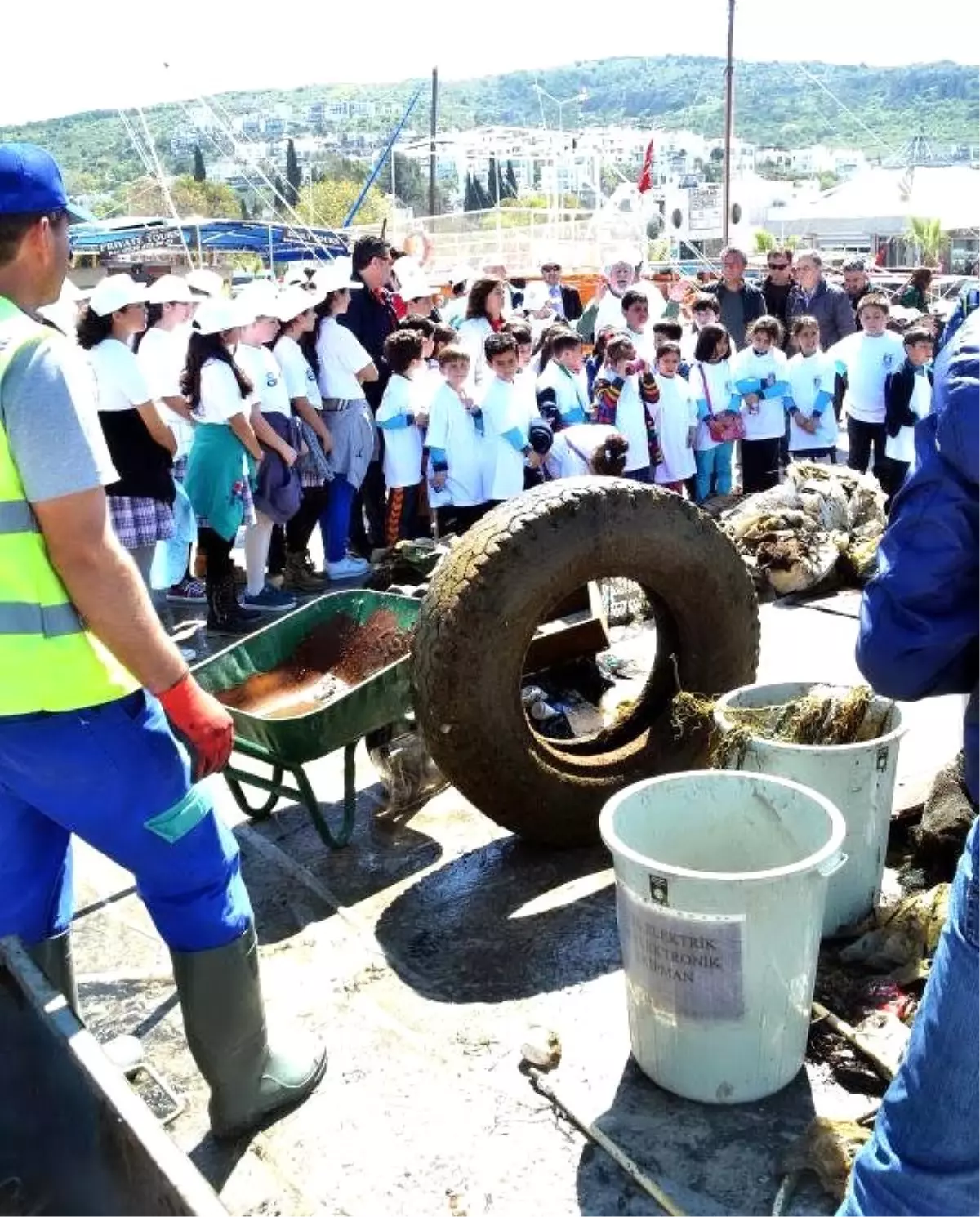 Denizden Çıkan Çöplerin Başında Çevre Eğitimi