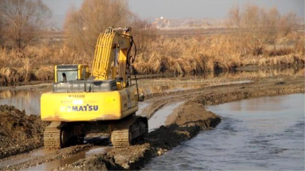 Dicle Nehri Üzerindeki Kum Ocağı Belediyece Yıkıldı
