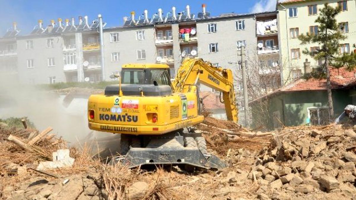 Ereğli\'de Metruk Binalar Yıkılıyor