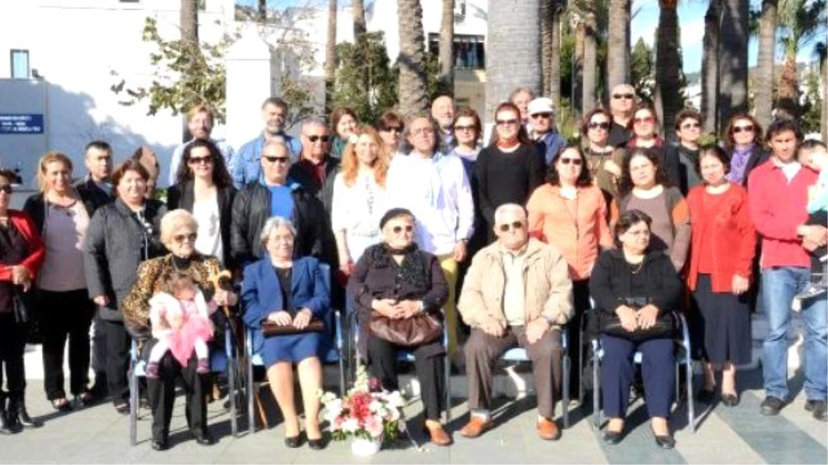 Eylemle Başlayan Aşk Yine Aynı Meydanda Nikah Masasına Taşındı