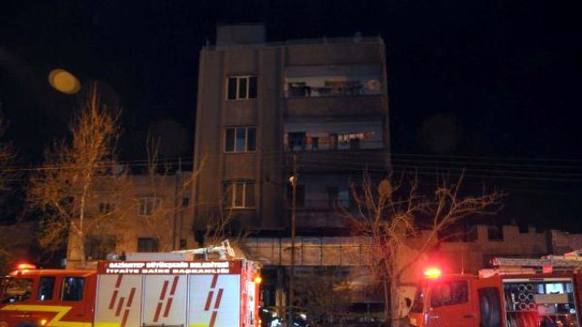 Gaziantep\'te İş Yerindeki Yangında Suriyeli 10 Kişi Dumandan Etkilendi