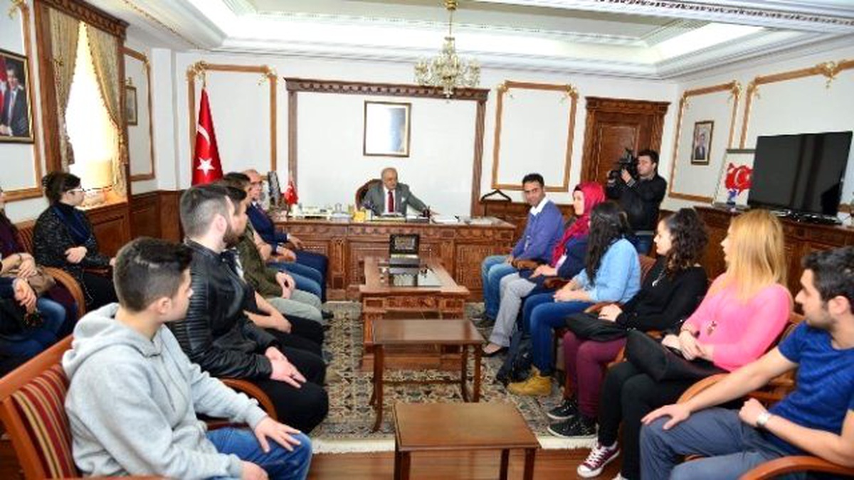 Gönül Köprüsü Projesi Kapsamında Yurt Dışında Yaşayan Türk Çocuklar Vali Şentürk\'ü Ziyaret Etti