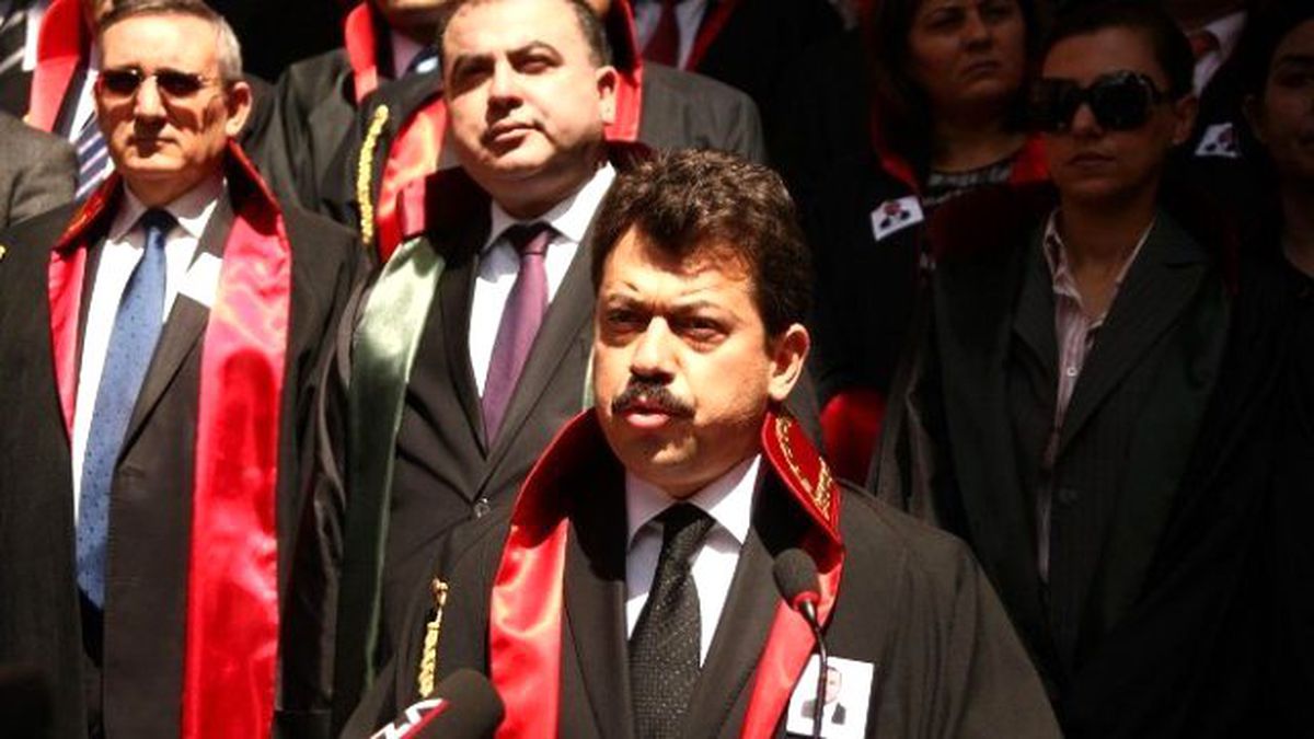 Hakim ve Savcılardan Cübbeli Protesto