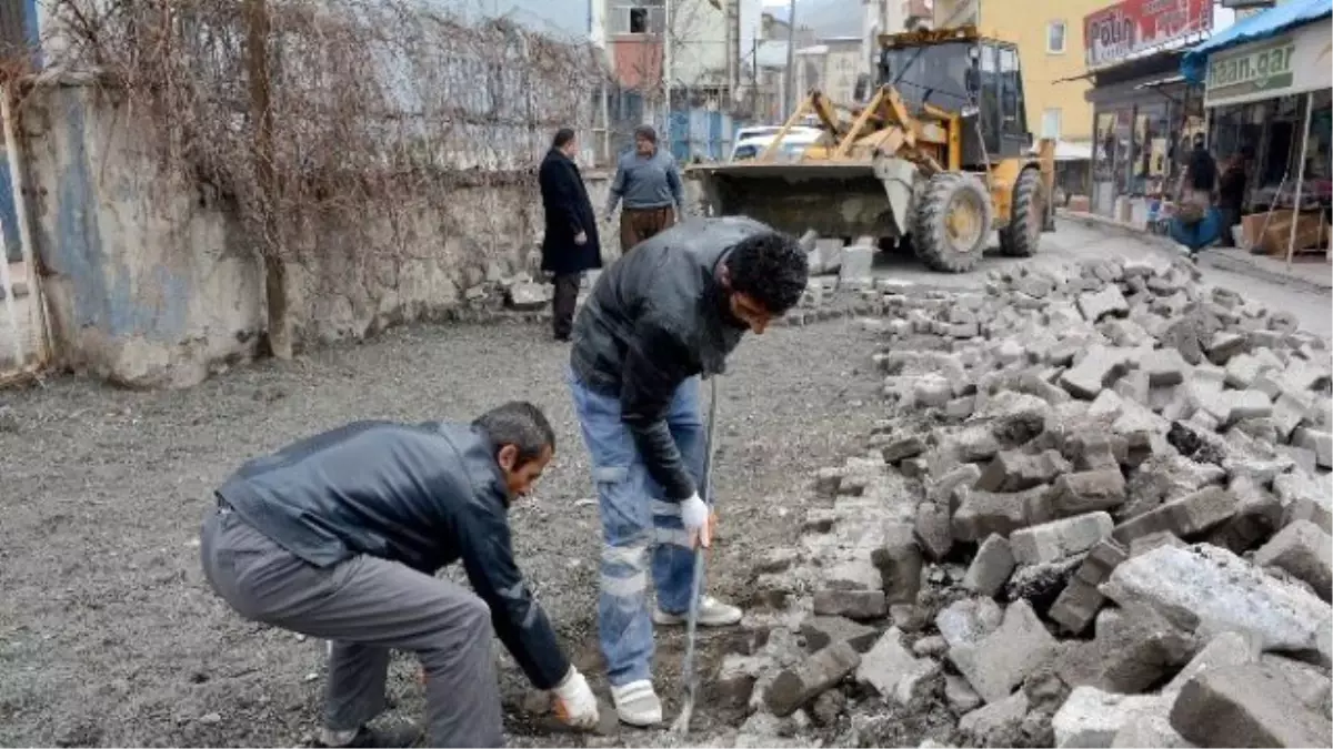 Hakkari\'de Yol Yapım Çalışması