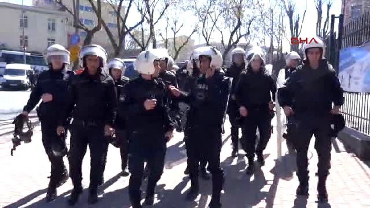 İstanbul Üniversitesi\'nde Polis Müdahalesi 21 Gözaltı
