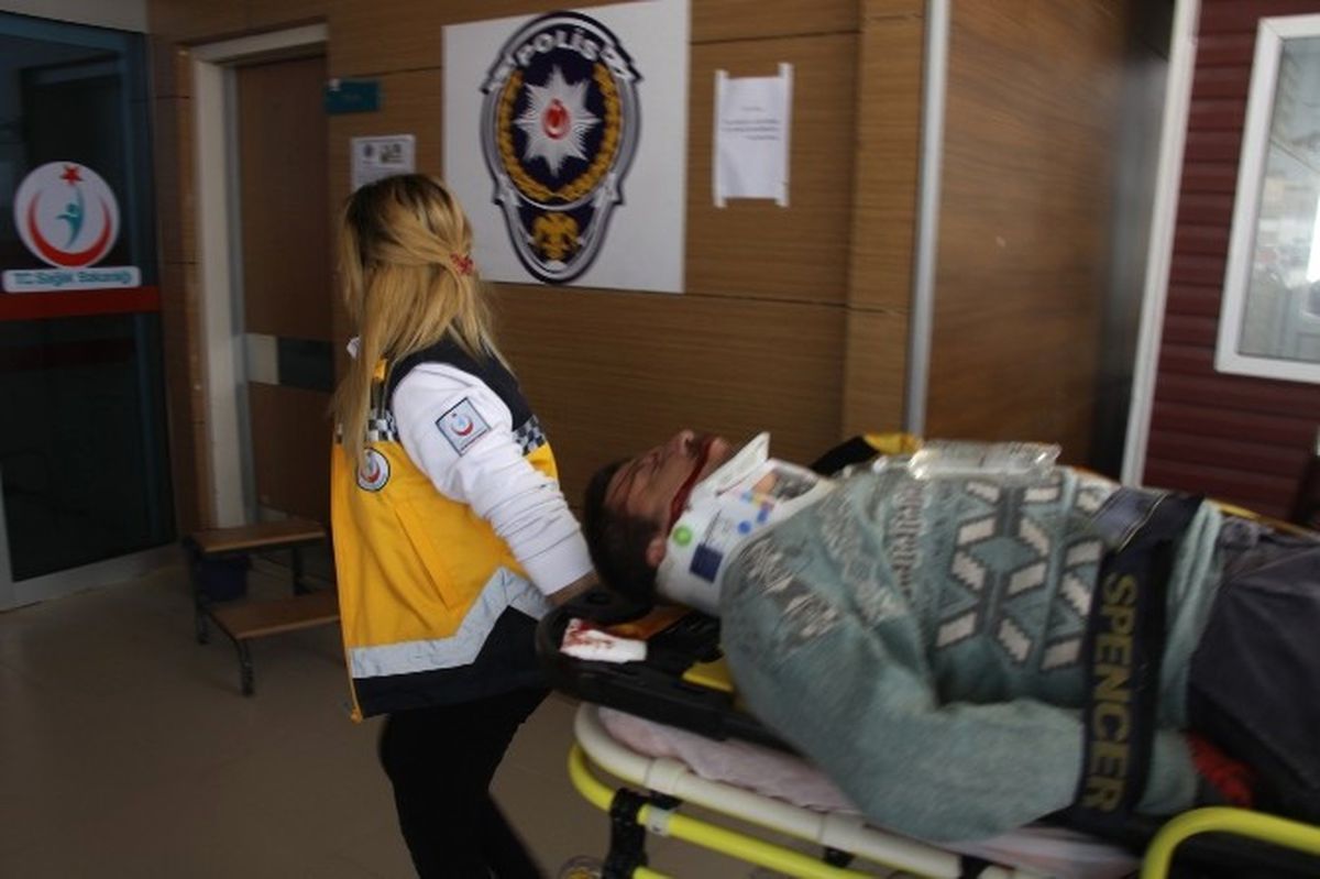 Kafasına Sunta Düşen İşçi Ağır Yaralandı
