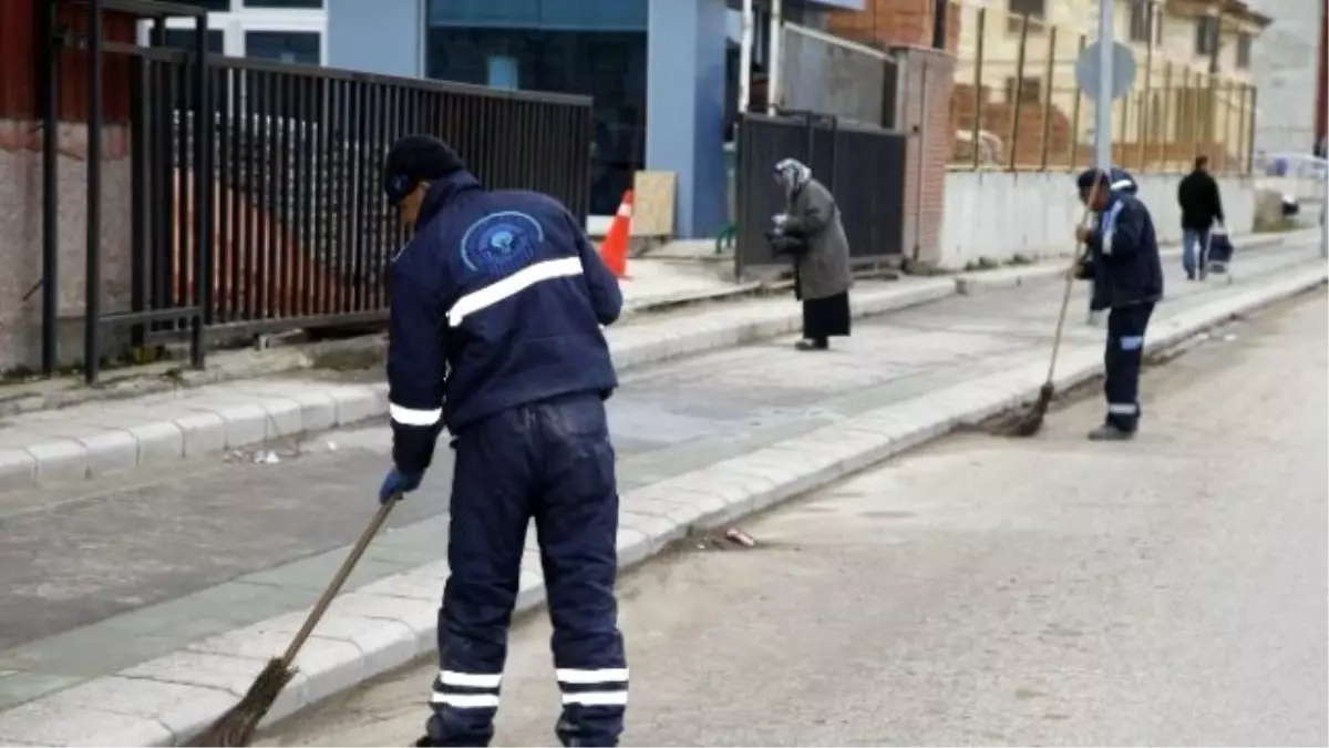 Odunpazarı Belediyesi Ekiplerinden Emek ve Ertaş Mahallelerinde Temizlik Çalışması