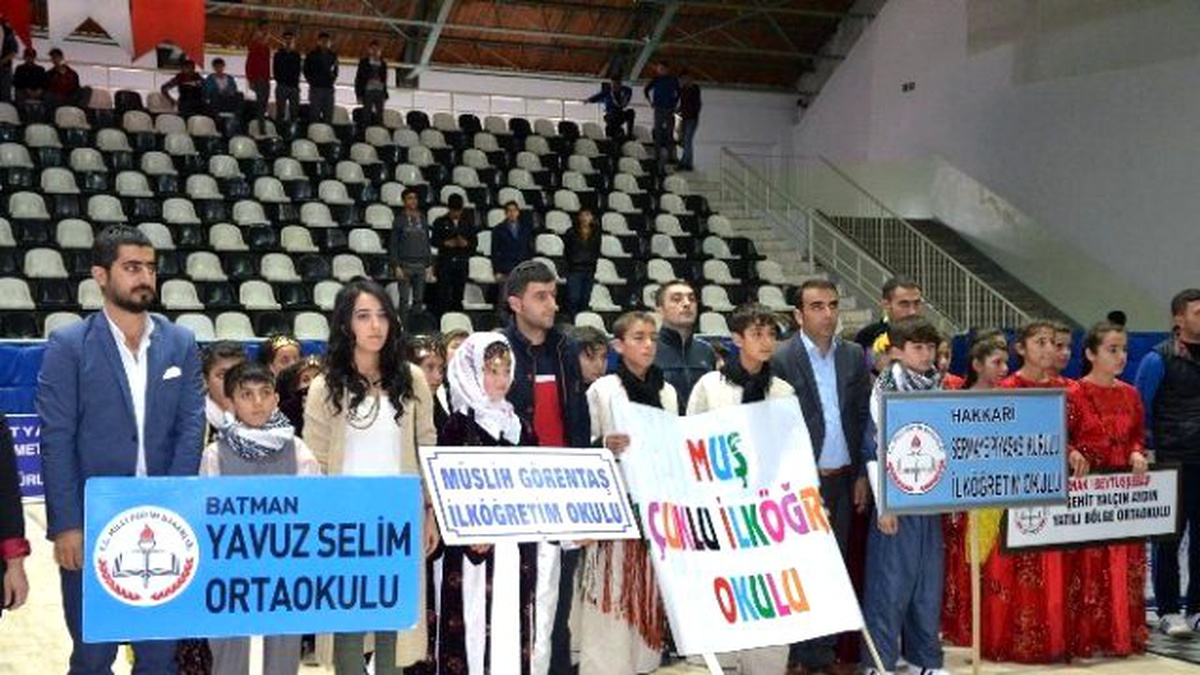 Okullar Arası Halk Oyunları Grup Yarışmaları Başladı
