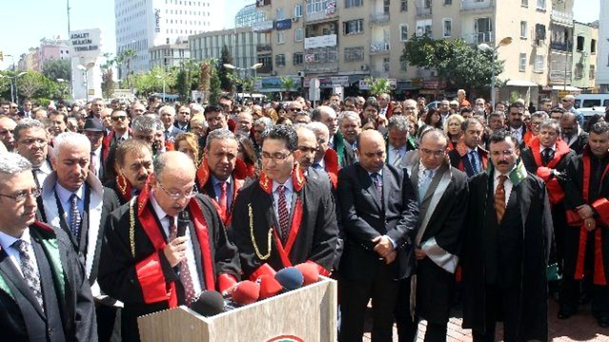 Savcı ve Hakimler Saldırıyı Protesto Etti