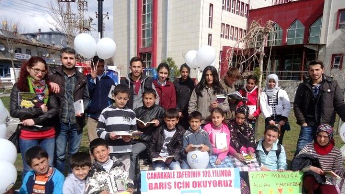 Tegv\'li Öğrenciler Barış İçin Okudular