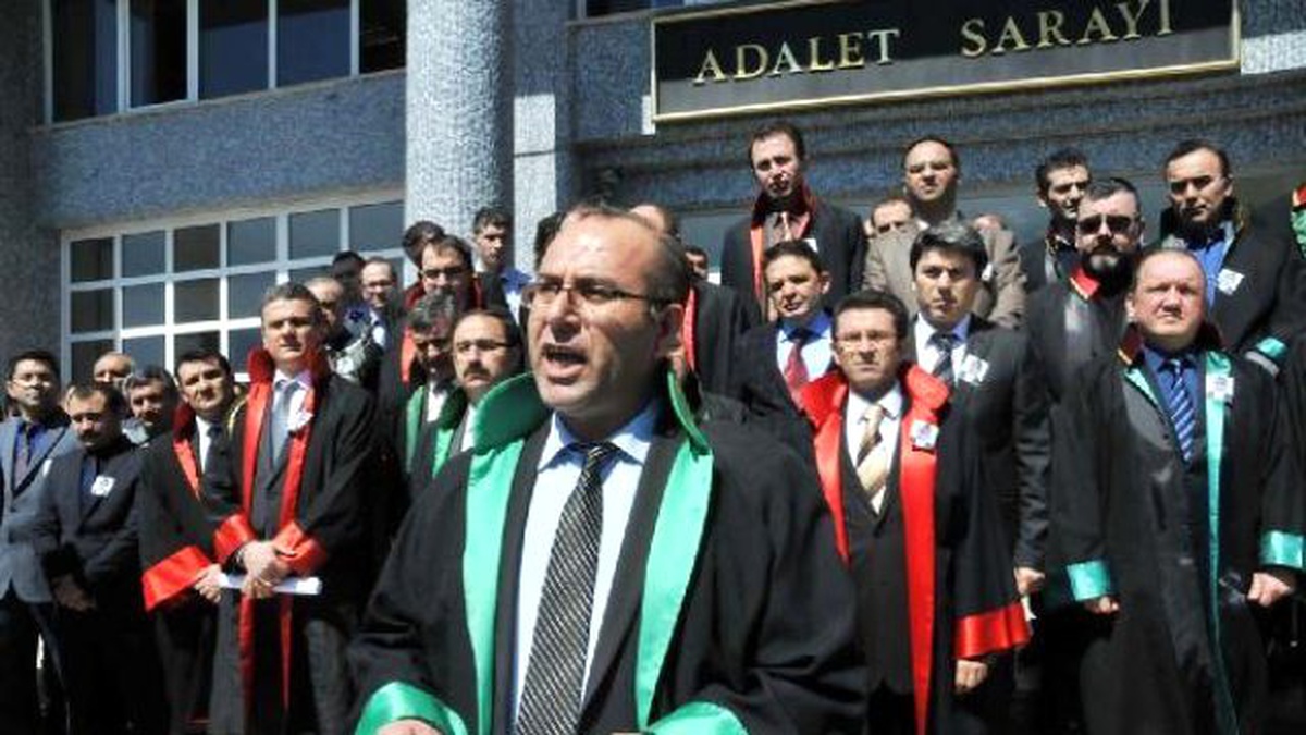 Yalova Adliyesi\'nde Savcı Kiraz\'ın Şehit Edilmesi Kınandı