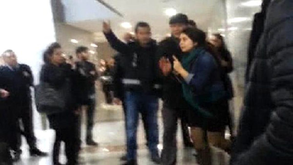 Adliye Girişlerinde "Arama" Kavgası