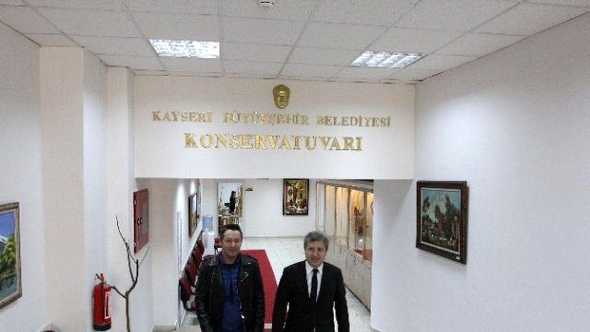 Baha\'dan Konservatuara Övgü Dolu Sözler