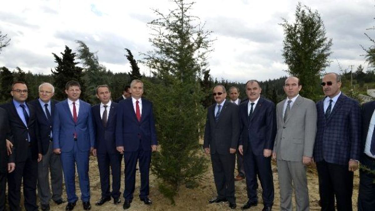 Denizli\'de Şehit Savcı İçin Fidan Dikildi
