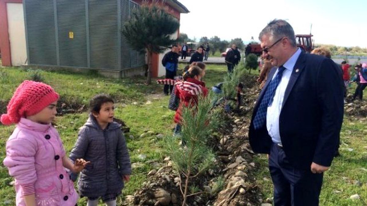 Edremit\'te Ağaçlandırma Devam Ediyor