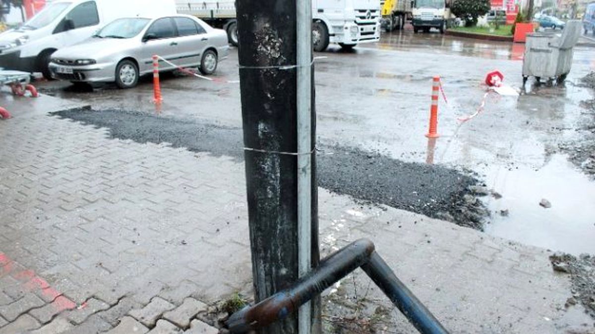 Elektrik Direğindeki Patlama Sesleri Korkuttu