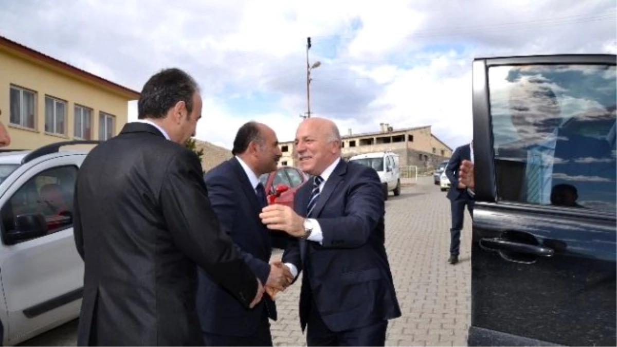 Erzurum Büyükşehir Belediye Başkanı Mehmet Sekmen, Şenkaya\'da Muhtarlarla Buluştu