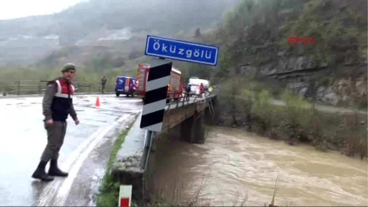 Irmağa Uçan Tır\'ın Sürücüsü Yaralı Kurtuldu