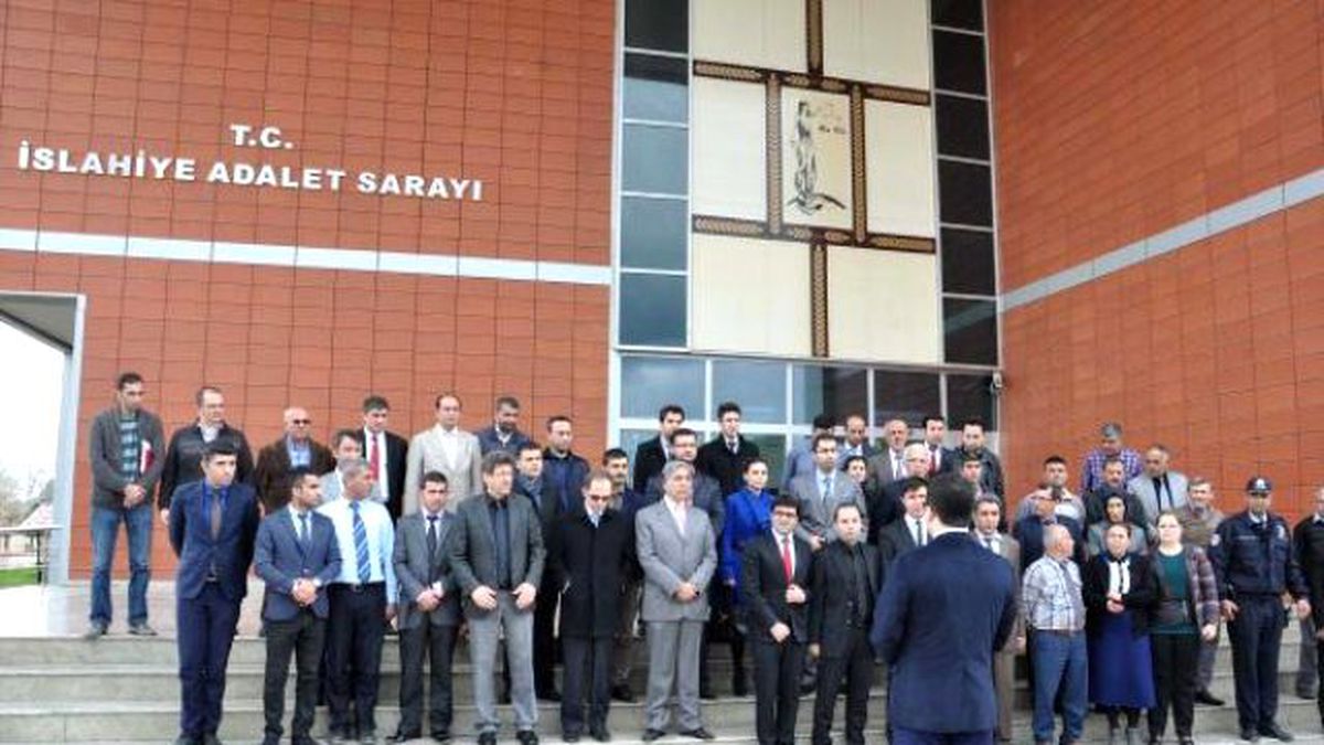 İslahiye Adliyesi\'de Savcı Kiraz İçin Saygı Duruşu