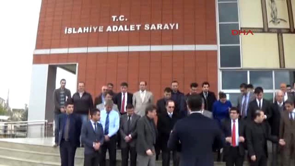 İslahiye Adliyesi\'de Savcı Kiraz İçin Saygı Duruşu