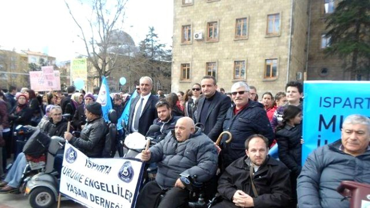 Isparta\'da Otizmde Farkındalık Yürüyüşü Düzenlendi