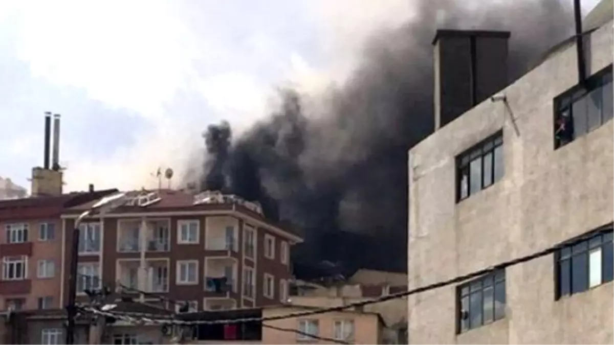 Kağıthane\'de Sucuk Fabrikasında Büyük Yangın
