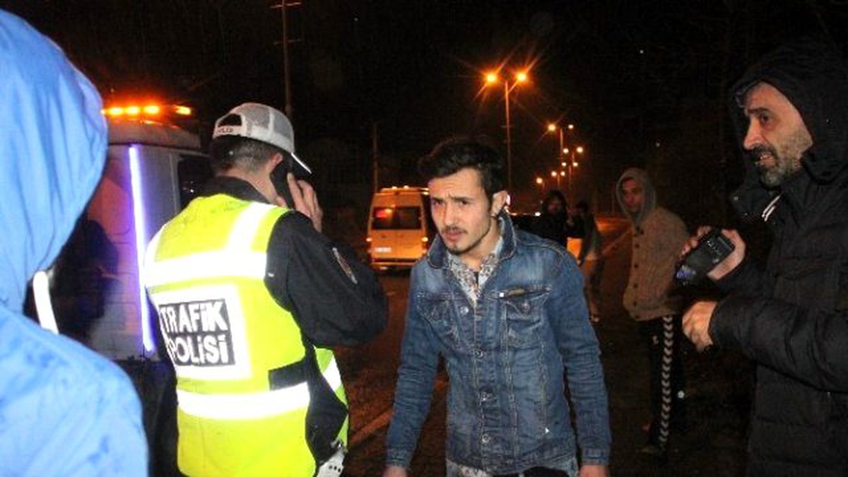 Kaza Yapan Otomobil Karşı Şeride Geçti
