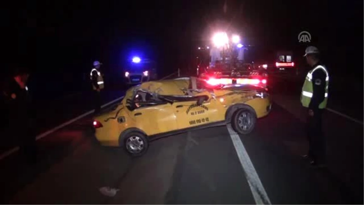 Kaza Yapan Sürücü, İçkileri Yol Kenarına Bırakarak Kaçtı