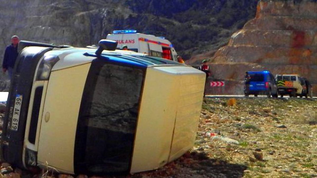 Kırkdilimde Minibüs Devrildi