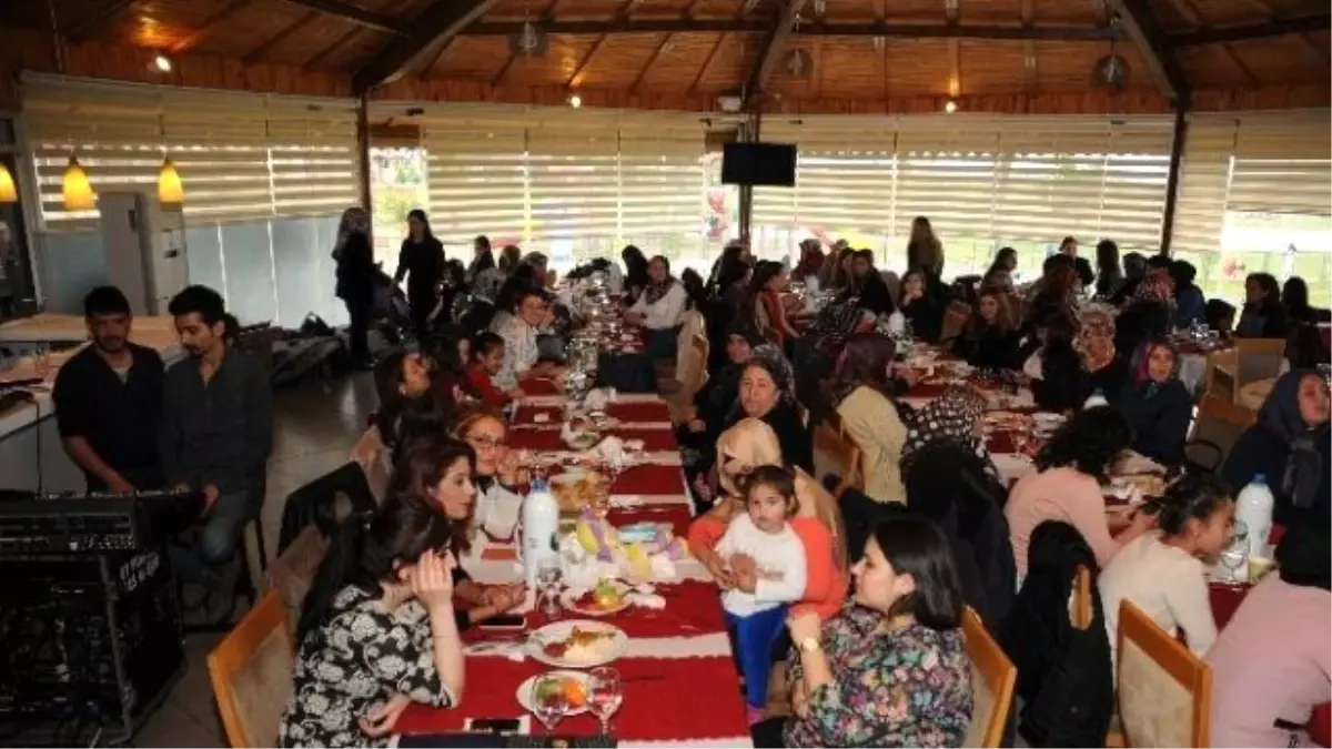 Kumluca\'da Polis Eşleri, Şehit Aileleri ve Gaziler İçin Bir Araya Geldi