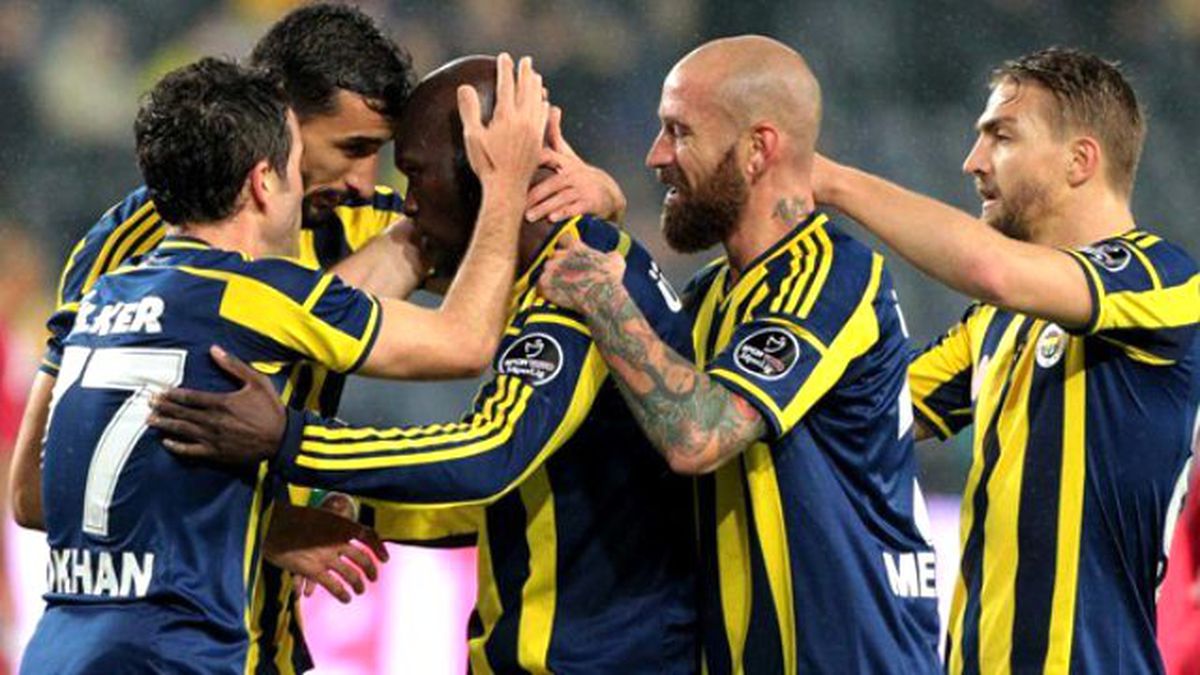 Mehmet Topal, İngiliz Devlerinin Takibinde