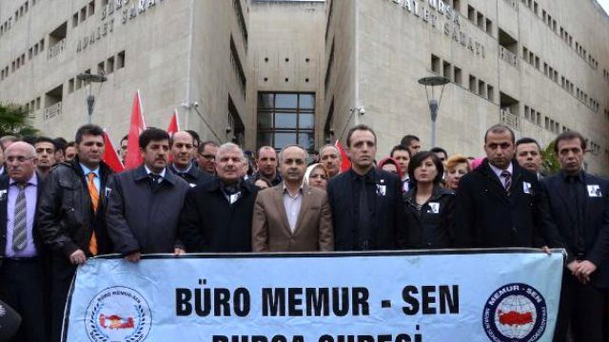 Memur-Sen Üyeleri Savcı Kiraz\'ın Şehit Edilmesini Protesto Etti