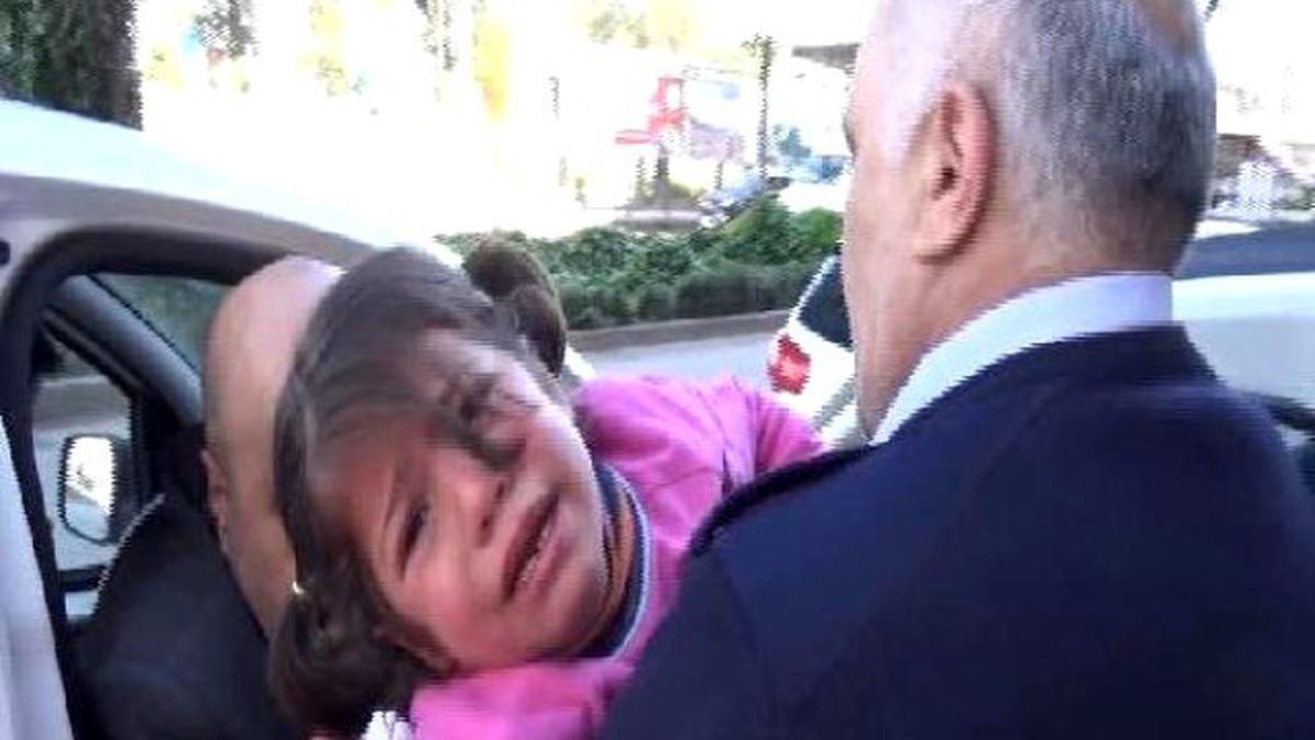 Mendil Sattırılan Suriyeli Ayşe, Trafikte Korkunca Gözyaşına Boğuldu