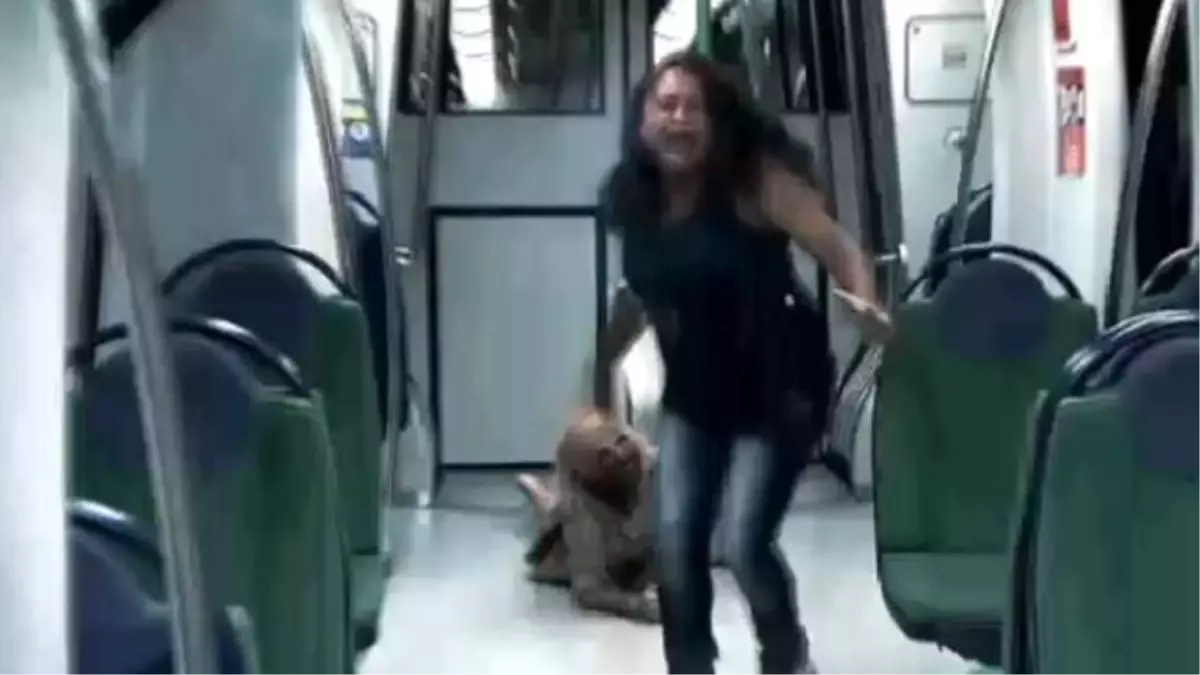 Metroda Korkunç Zombi Şakası