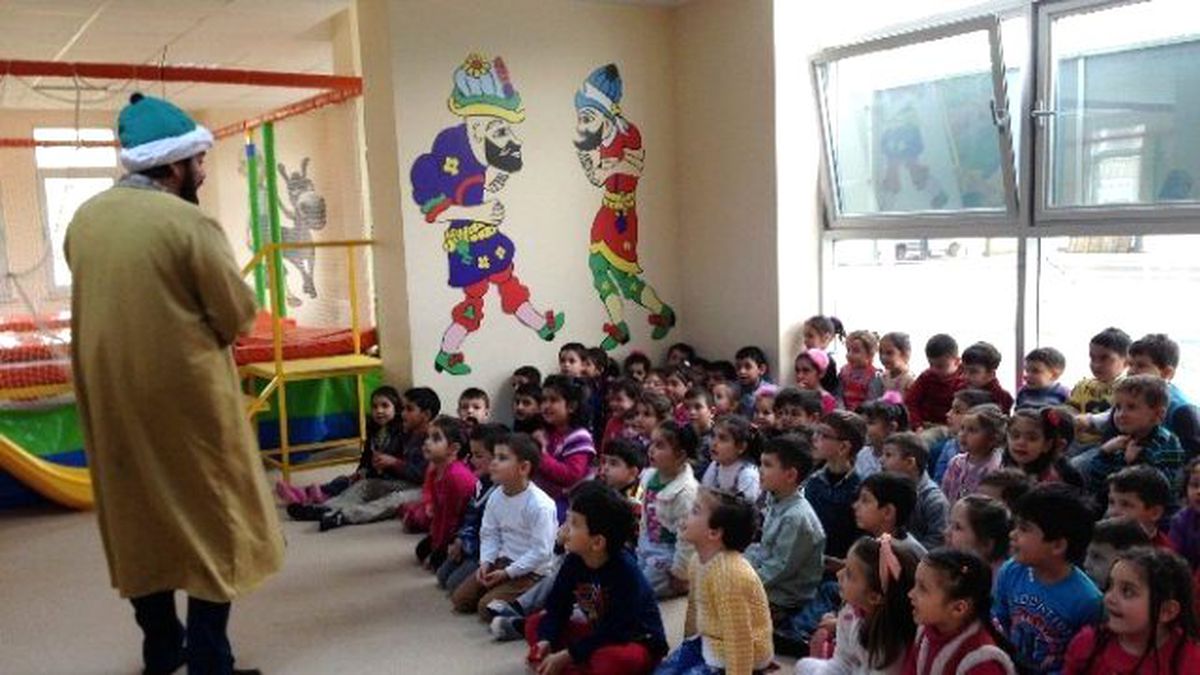 Nezaket Okulları\'nda Kukla Gösterisi
