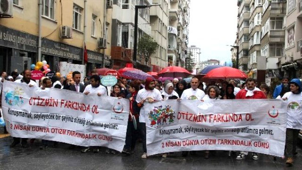 Otizme Dikkat Çekmek İçin Yürüdüler