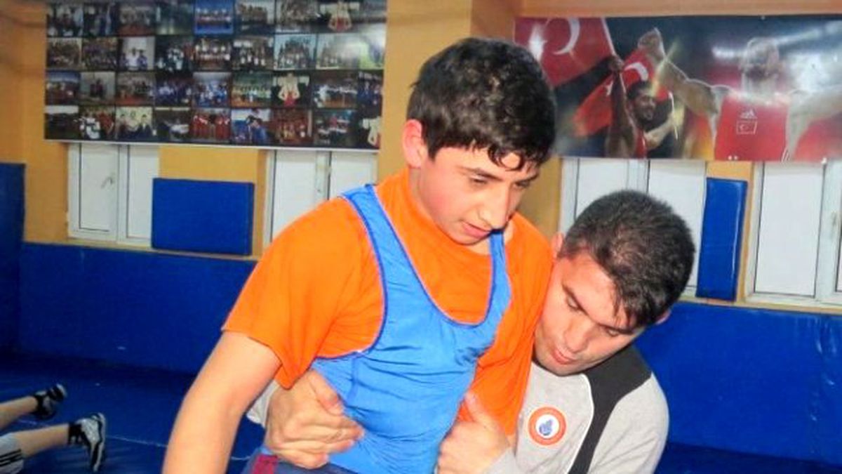 Şampiyon Minderde Ders Verdi