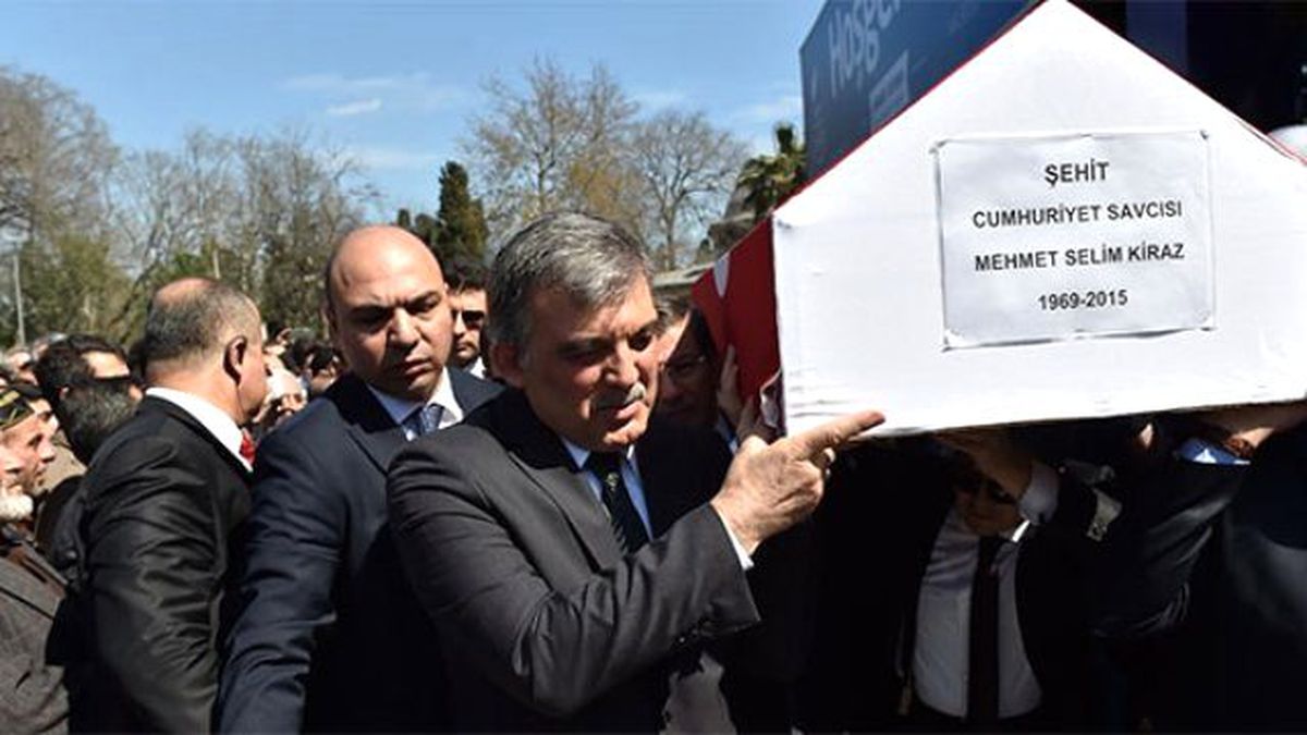 Savcının Cenazesine Katılan Gül'den Fotoğraflı Mesaj