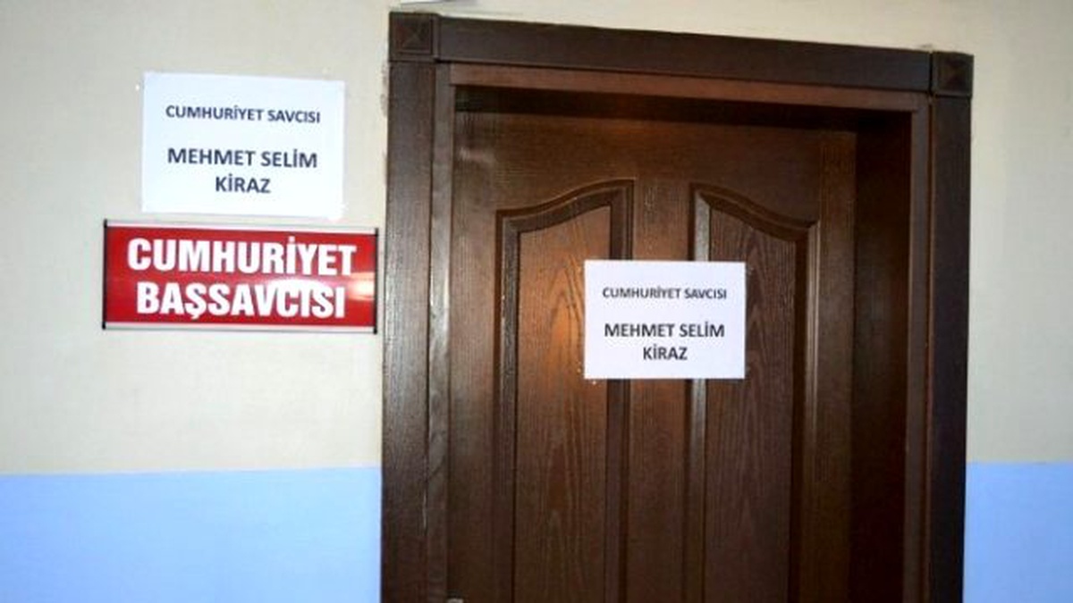 Şehit Meslektaşlarının İsmini Kapılarına Yazdılar