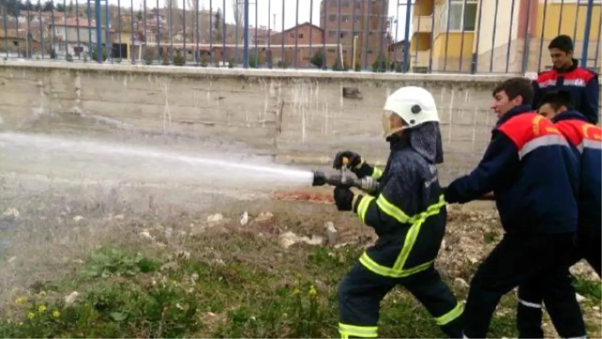 Üniversite Öğrencilerine İtfaiye Dersi