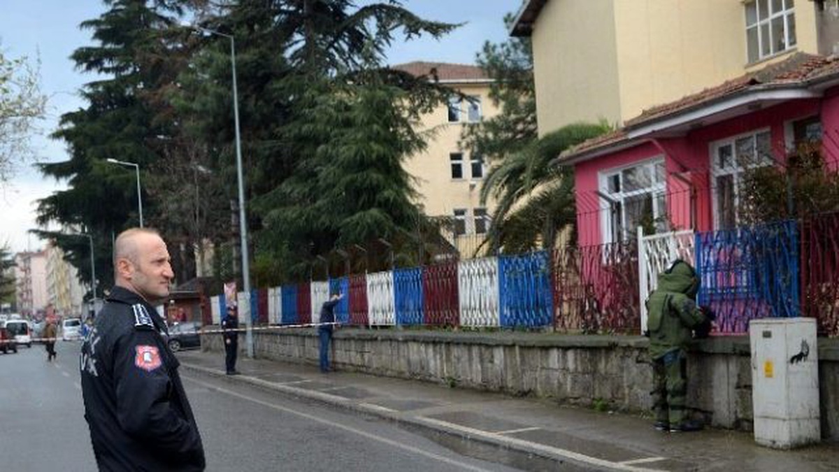 Unutulan Okul Çantası Polisi Harekete Geçirdi