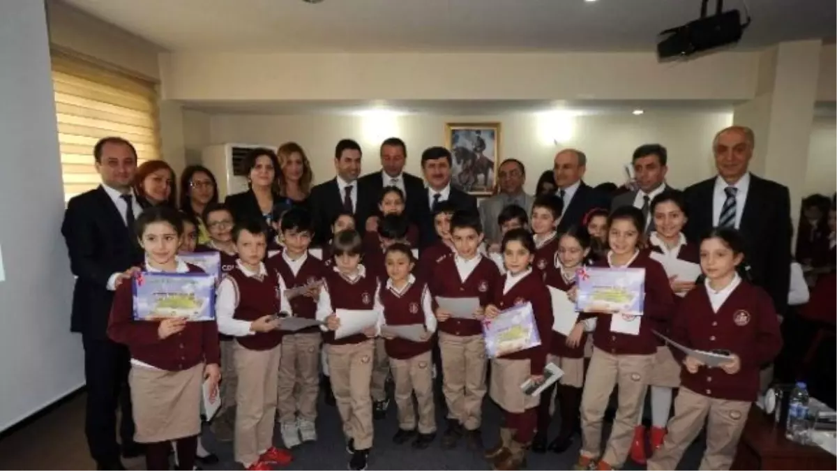 Vali Öz, Alo 181\'in Eğitimine Katıldı