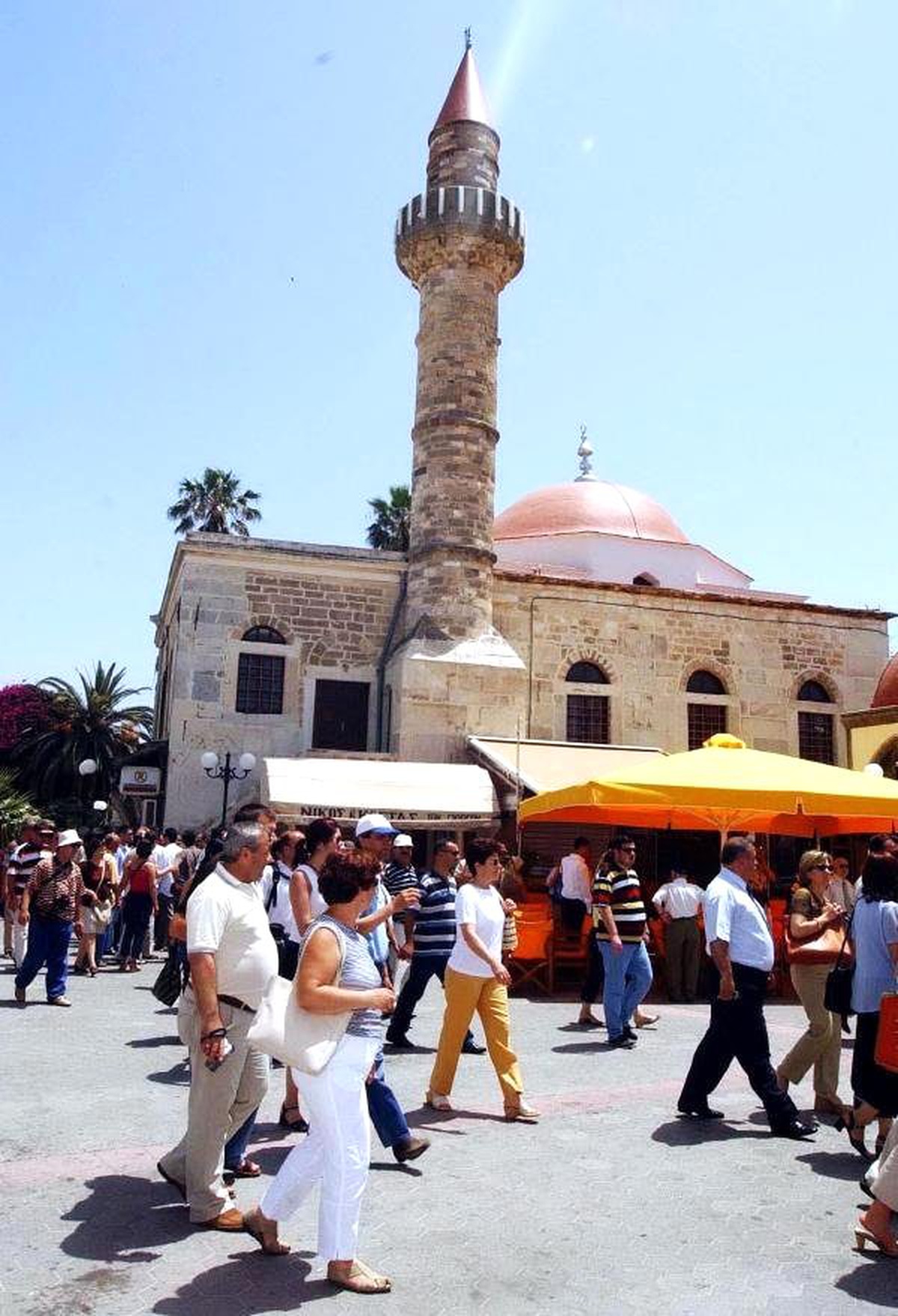 Yunan Adası\'ndaki Tarihi Camide Kaçaklar Yangın Çıkardı