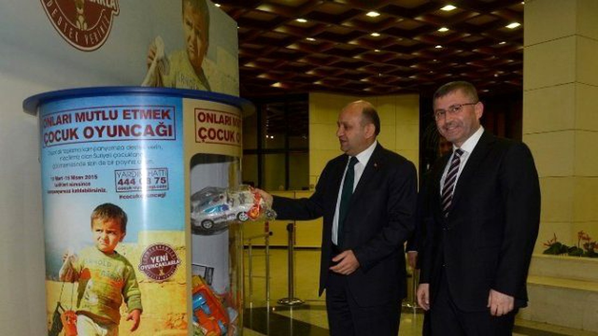 Bakan Işık Oyuncak Kampanyasına Destek Oldu